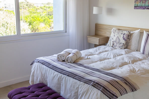 HABITACIÓN MATRIMONIAL CON CAMA QUEEN SIZE